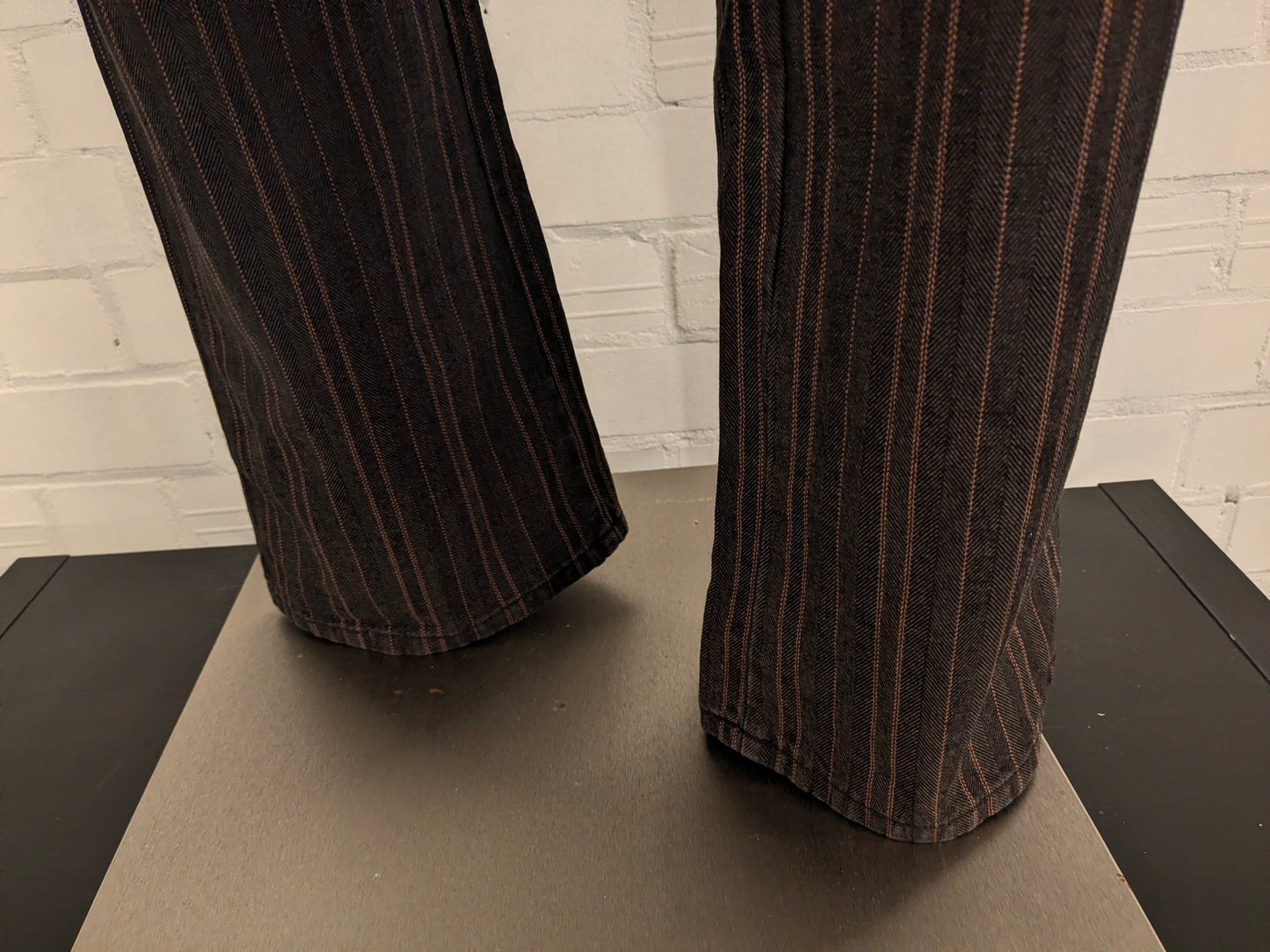 Gardeur broek / pantalon. Bruin Oranje gestreept motief. Maat 52 / L.