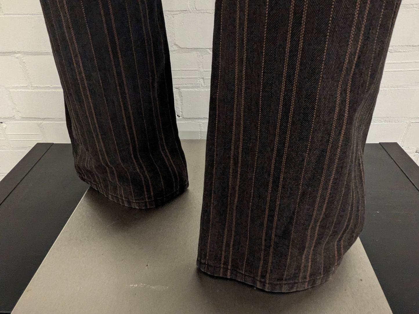 Gardeur broek / pantalon. Bruin Oranje gestreept motief. Maat 52 / L.