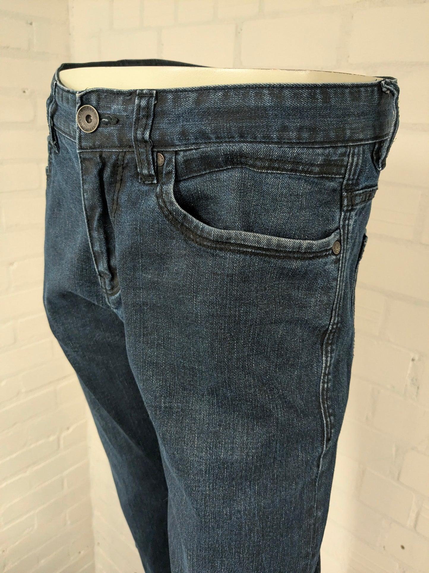 s.Oliver jeans. Donker Blauw gekleurd. Maat W30 - L34. type Scube Regular. stretch.