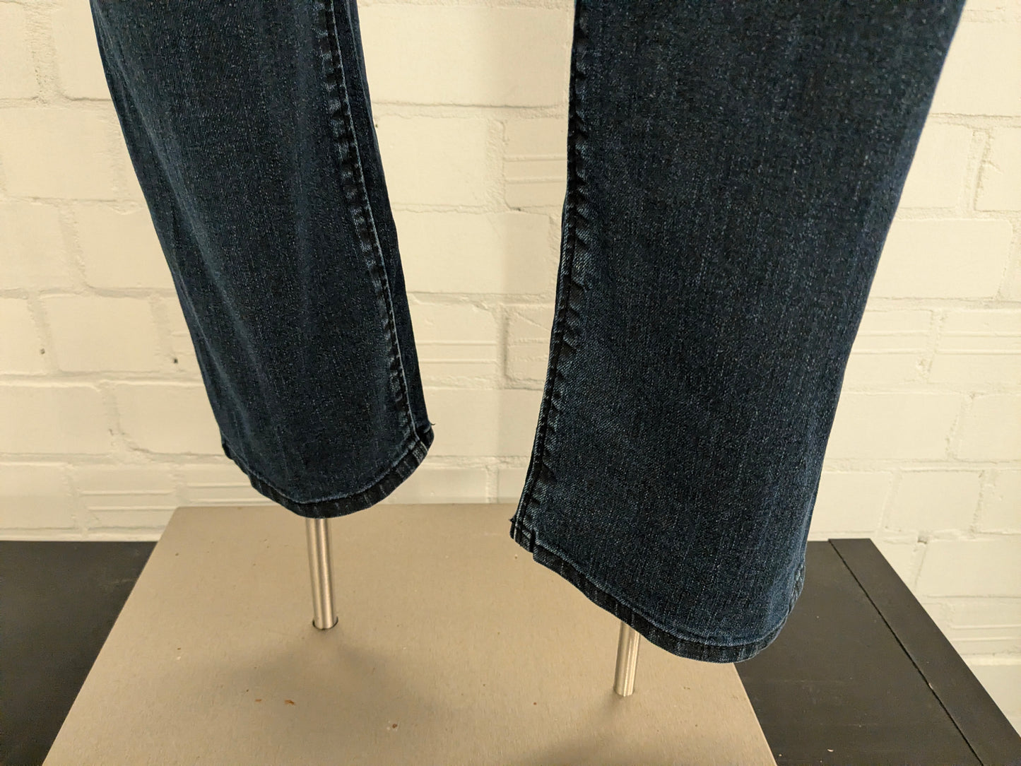 s.Oliver jeans. Donker Blauw gekleurd. Maat W30 - L34. type Scube Regular. stretch.