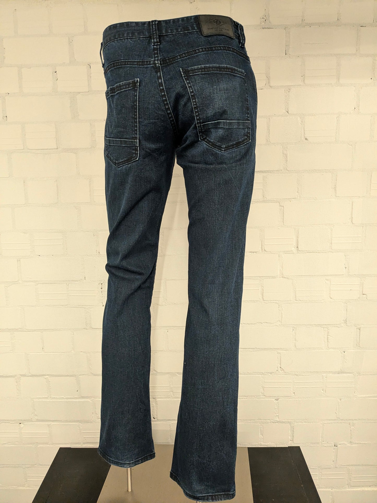s.Oliver jeans. Donker Blauw gekleurd. Maat W30 - L34. type Scube Regular. stretch.