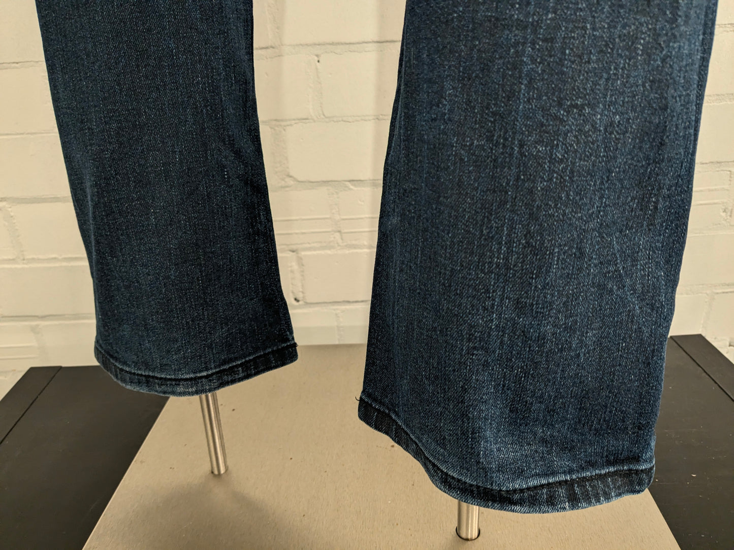 s.Oliver jeans. Donker Blauw gekleurd. Maat W30 - L34. type Scube Regular. stretch.