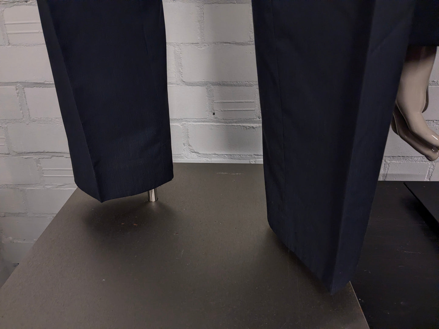 Tommy Hilfiger Tailored kostuum. Grijs Blauw gestreept motief. Maat 52 / L.  super 100's.