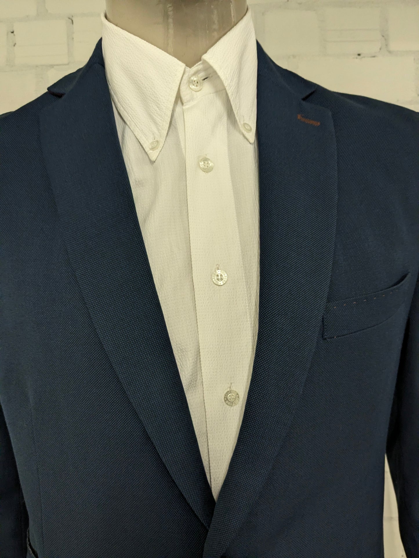 Bartlett colbert. Donker Blauw motief. Maat 27 (54 / L)