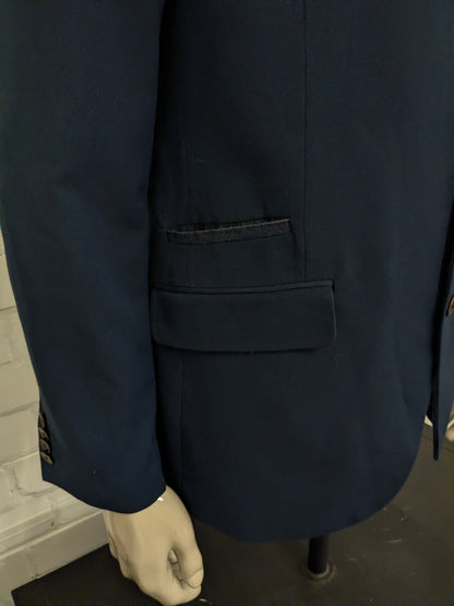 Bartlett colbert. Donker Blauw motief. Maat 27 (54 / L)