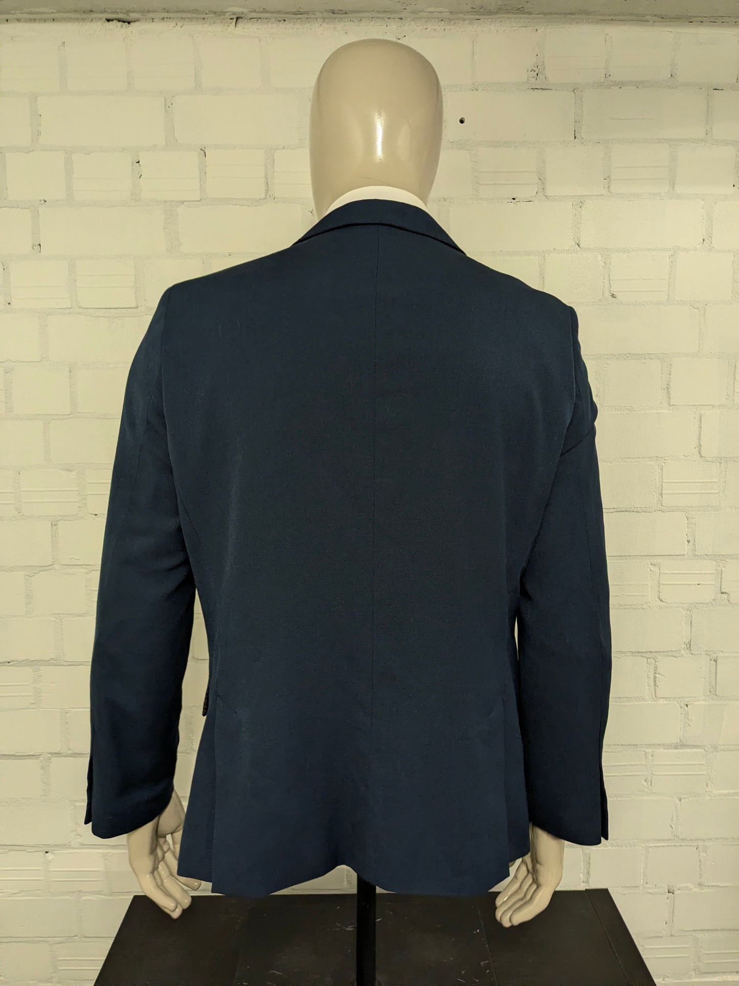 Bartlett colbert. Donker Blauw motief. Maat 27 (54 / L)