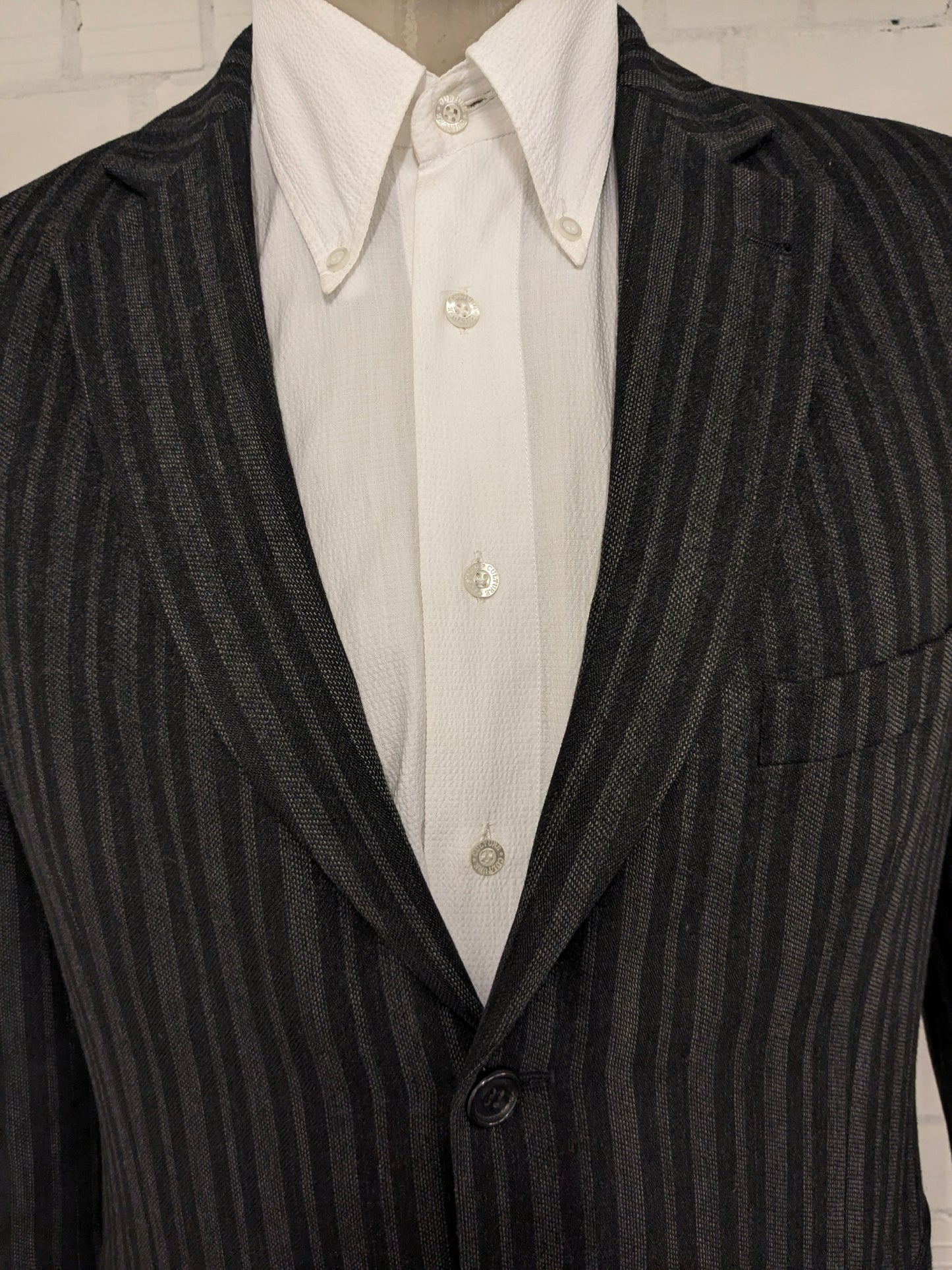 Calabria colbert. Zwart Grijs gestreept. Maat 26 (52 / L).