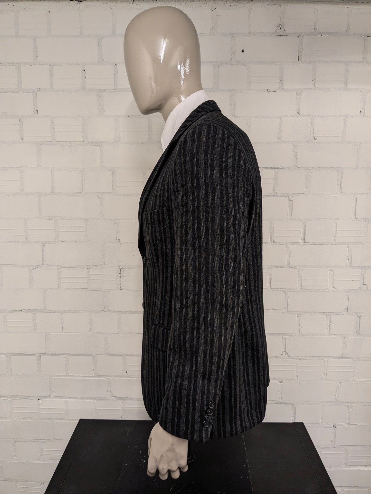 Calabria colbert. Zwart Grijs gestreept. Maat 26 (52 / L).