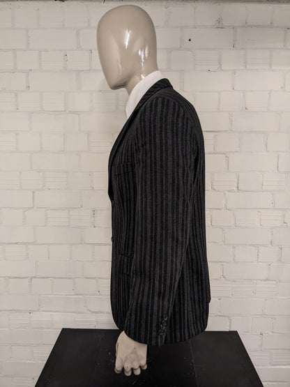 Calabria colbert. Zwart Grijs gestreept. Maat 26 (52 / L).