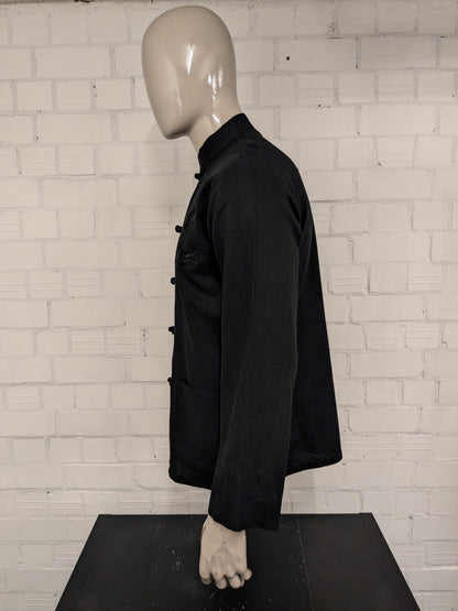 Shuliang Chinees traditioneel Kung Fu overhemd. Zwart met geborduurde draak. Maat L.