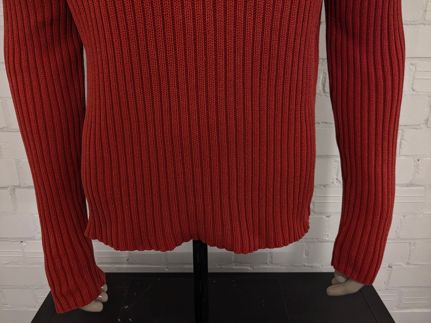 DKNY jeans trui met opstaande kraag. Oranje gekleurd. Maat XL.