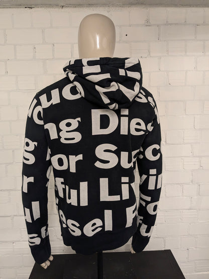 Diesel hoodie. Zwart Beige letter print. Maat XL.