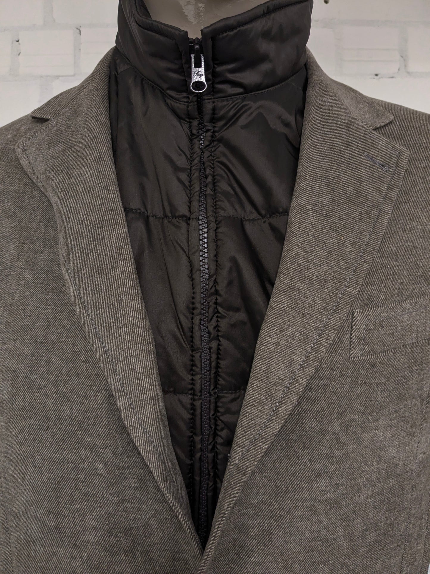 Fay Colbert met uitneembare bodywarmer. Bruin motief. Maat 54 / L.