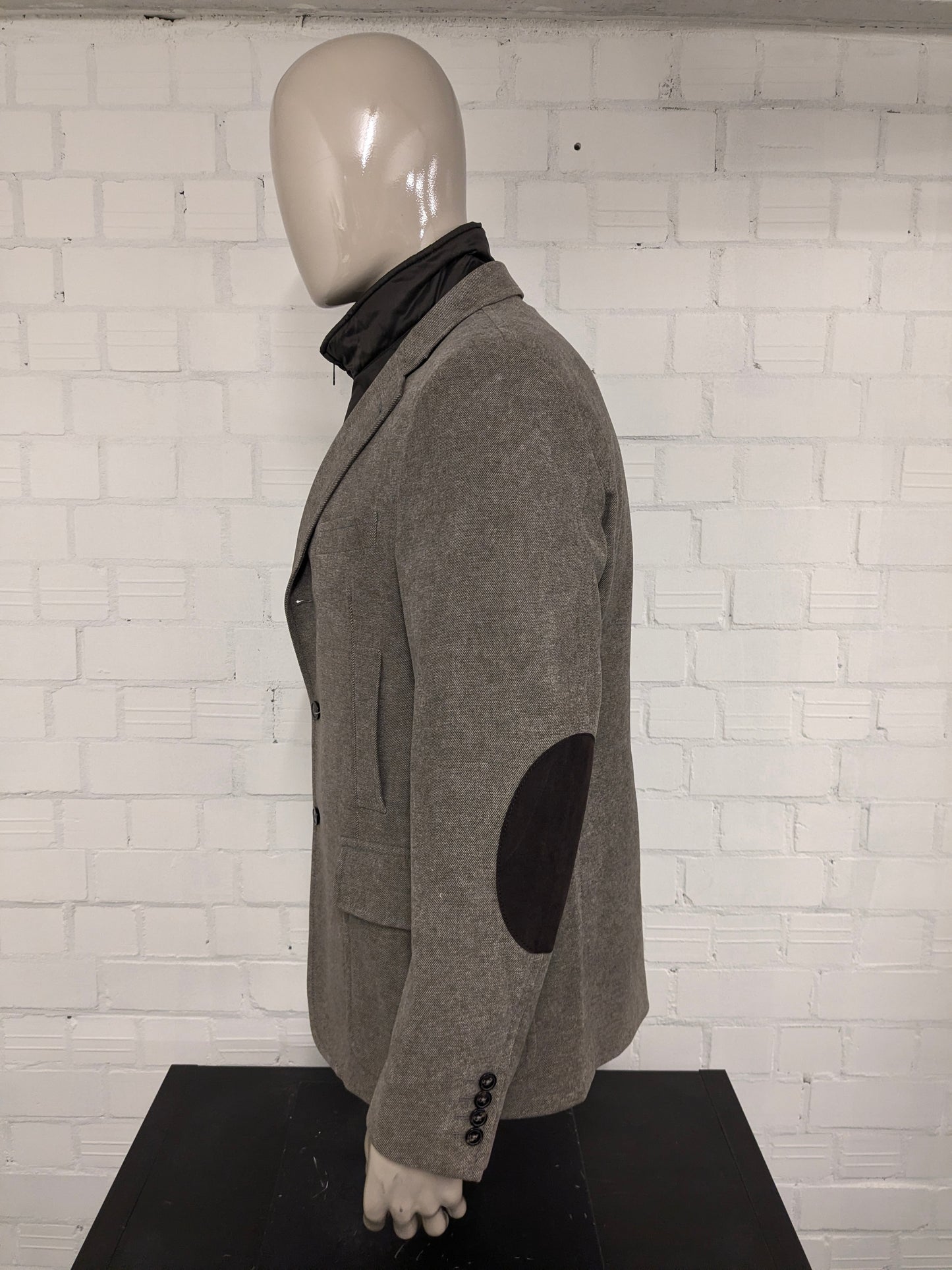 Fay Colbert met uitneembare bodywarmer. Bruin motief. Maat 54 / L.