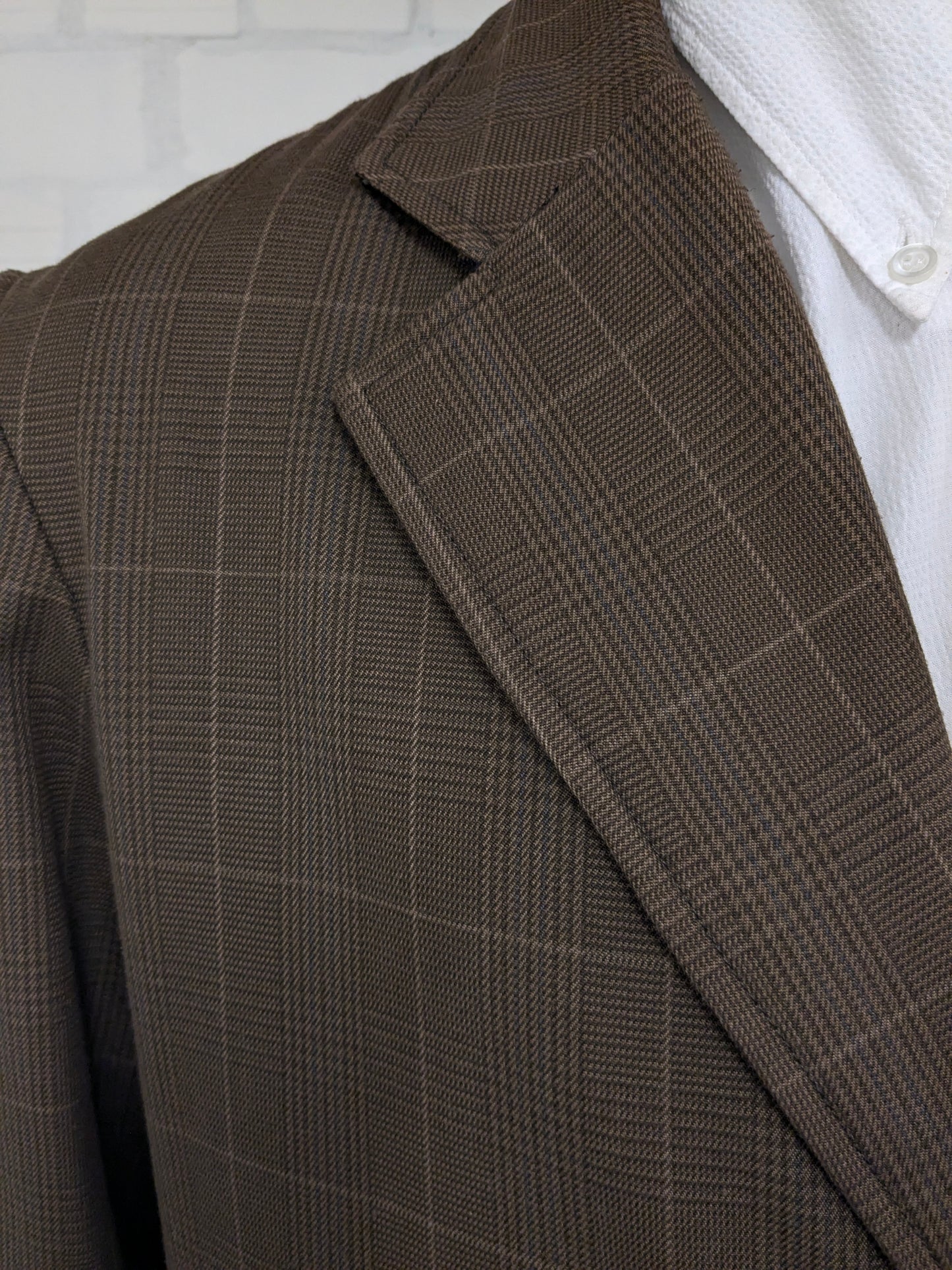 Casual Billabong colbert. Bruin geruit met kleur accenten linker mouw. Maat L.