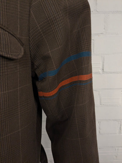 Casual Billabong colbert. Bruin geruit met kleur accenten linker mouw. Maat L.