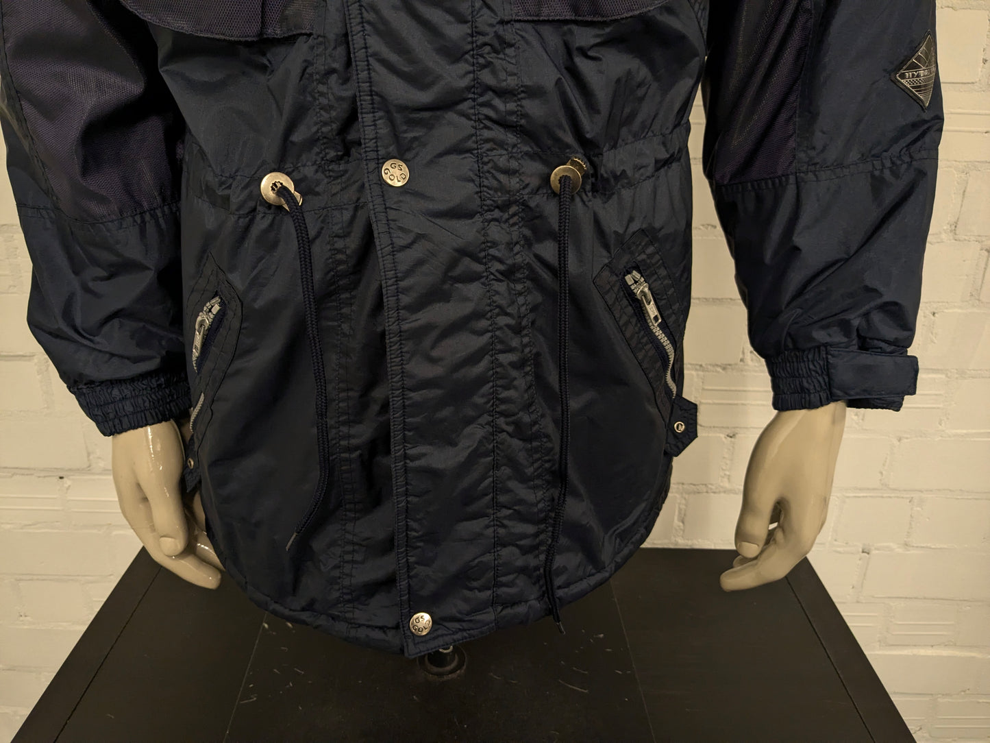 Vintage mittellanger Sport-Wintermantel. Blau, Grau, Lila gefärbt. Größe L.