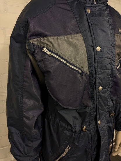 Vintage mittellanger Sport-Wintermantel. Blau, Grau, Lila gefärbt. Größe L.