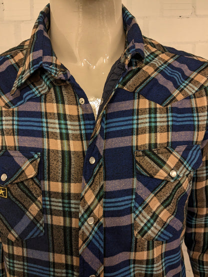 Vintage Wrangler licht gevoerde Flanellen overhemd met drukknopen. Beige Blauw Paars gekleurd. Maat L.