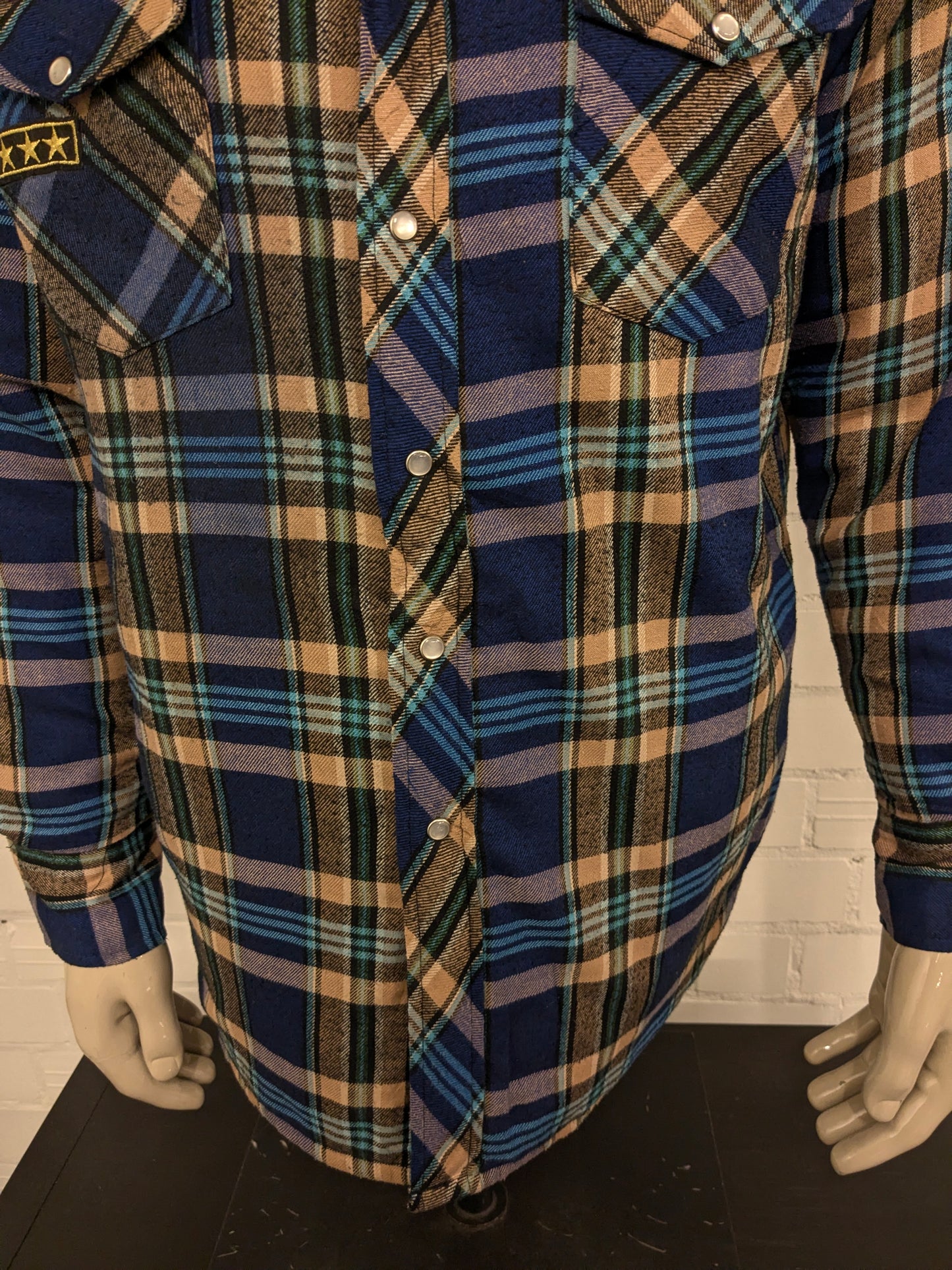 Vintage Wrangler licht gevoerde Flanellen overhemd met drukknopen. Beige Blauw Paars gekleurd. Maat L.