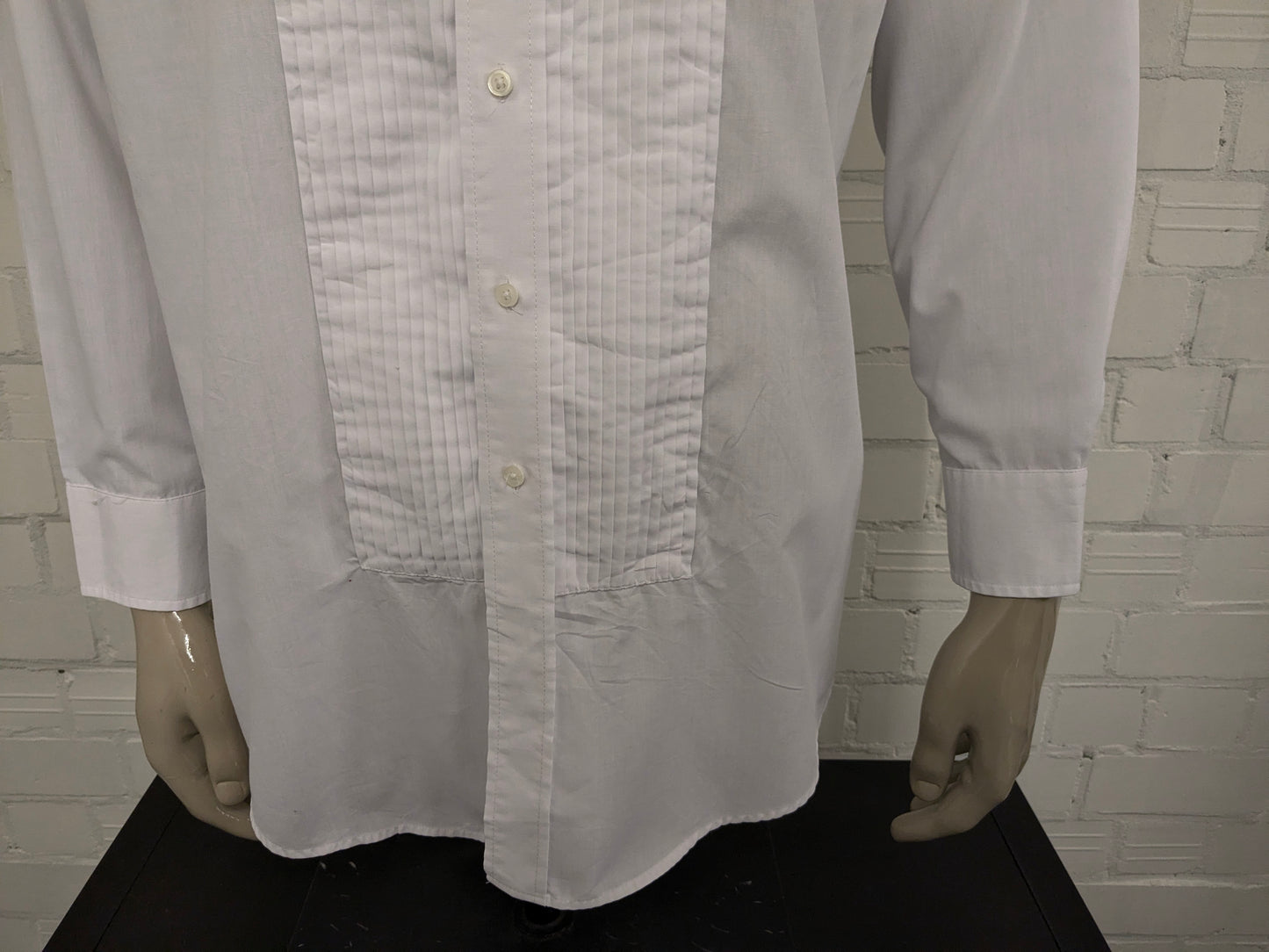 Kyle Thomas smoking overhemd met geplooide voorkant. Wit gekleurd. Maat 2XL / XXL. easy fit.