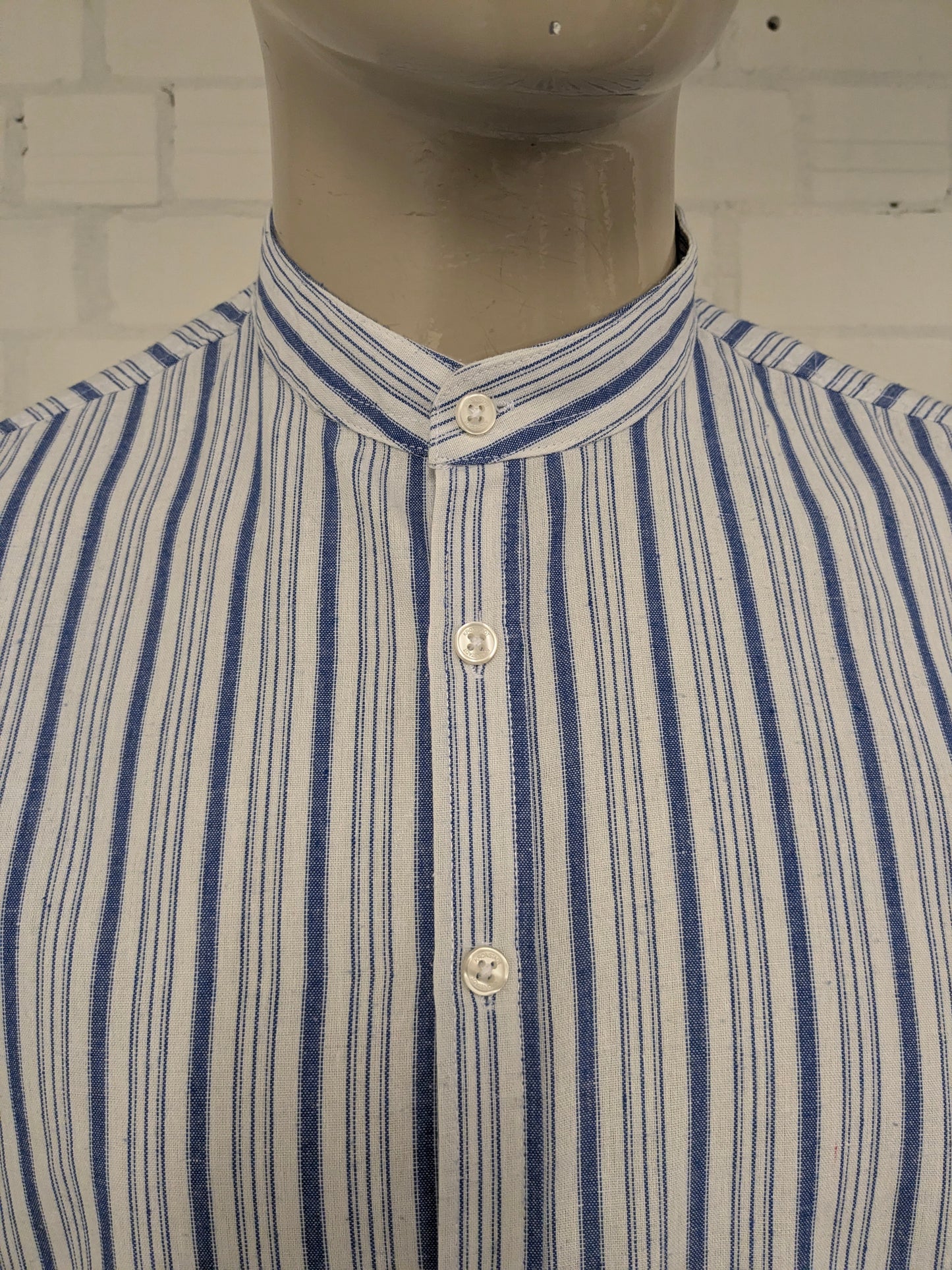 Kronstadt overhemd met boeren- farmer- korte kraag. Blauw Wit gestreept. Maat L.