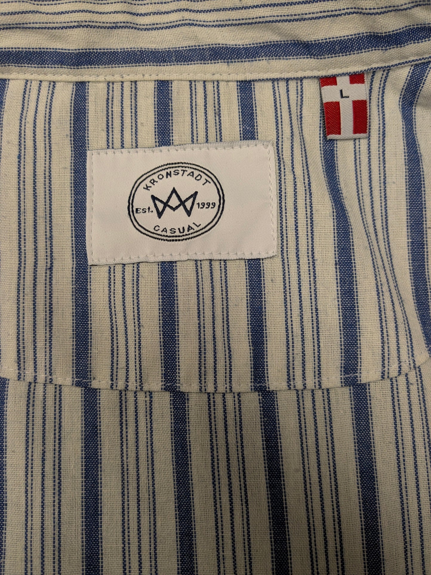 Kronstadt overhemd met boeren- farmer- korte kraag. Blauw Wit gestreept. Maat L.
