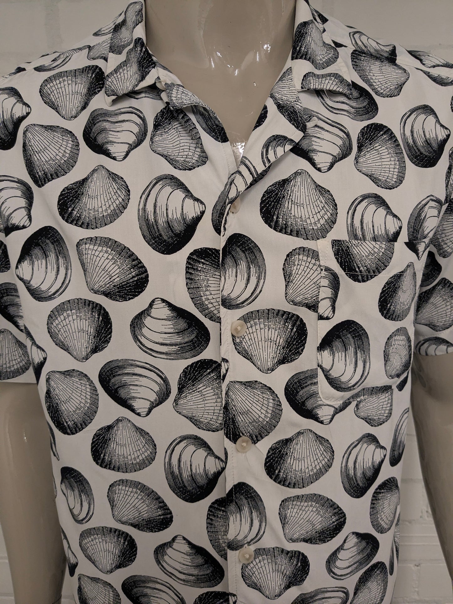 Goodfellow & Co overhemd korte mouw. Zwart Beige schelpen print. Maat XL.