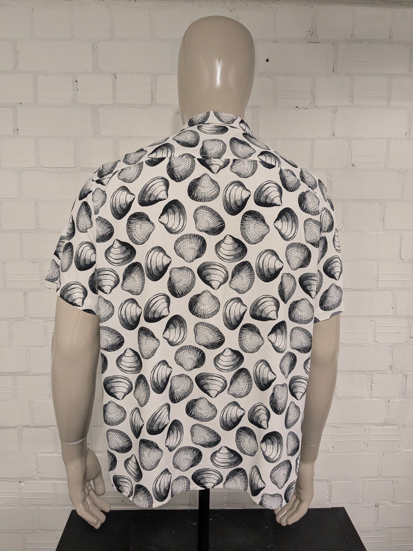 Goodfellow & Co overhemd korte mouw. Zwart Beige schelpen print. Maat XL.