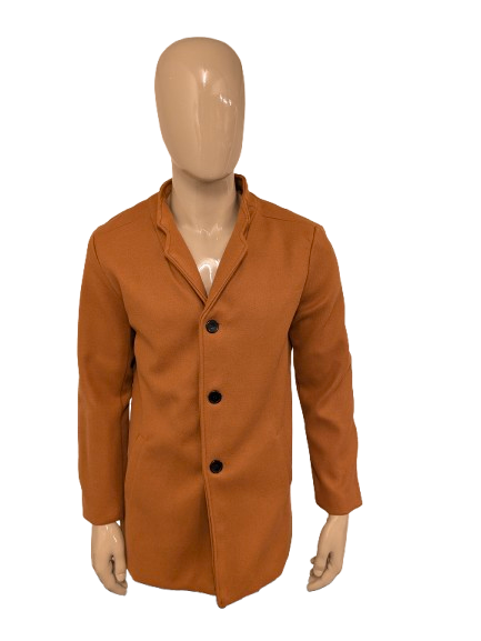 Flex Supply half lange mantel. Bruin gekleurd. Maat S.