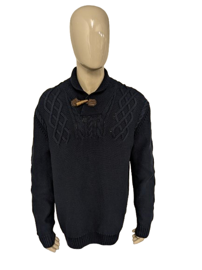 State of Art kabel trui met sportieve kraag. Donker Blauw gekleurd. Maat 2XL / XXL. regular fit.