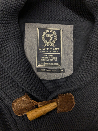 State of Art kabel trui met sportieve kraag. Donker Blauw gekleurd. Maat 2XL / XXL. regular fit.