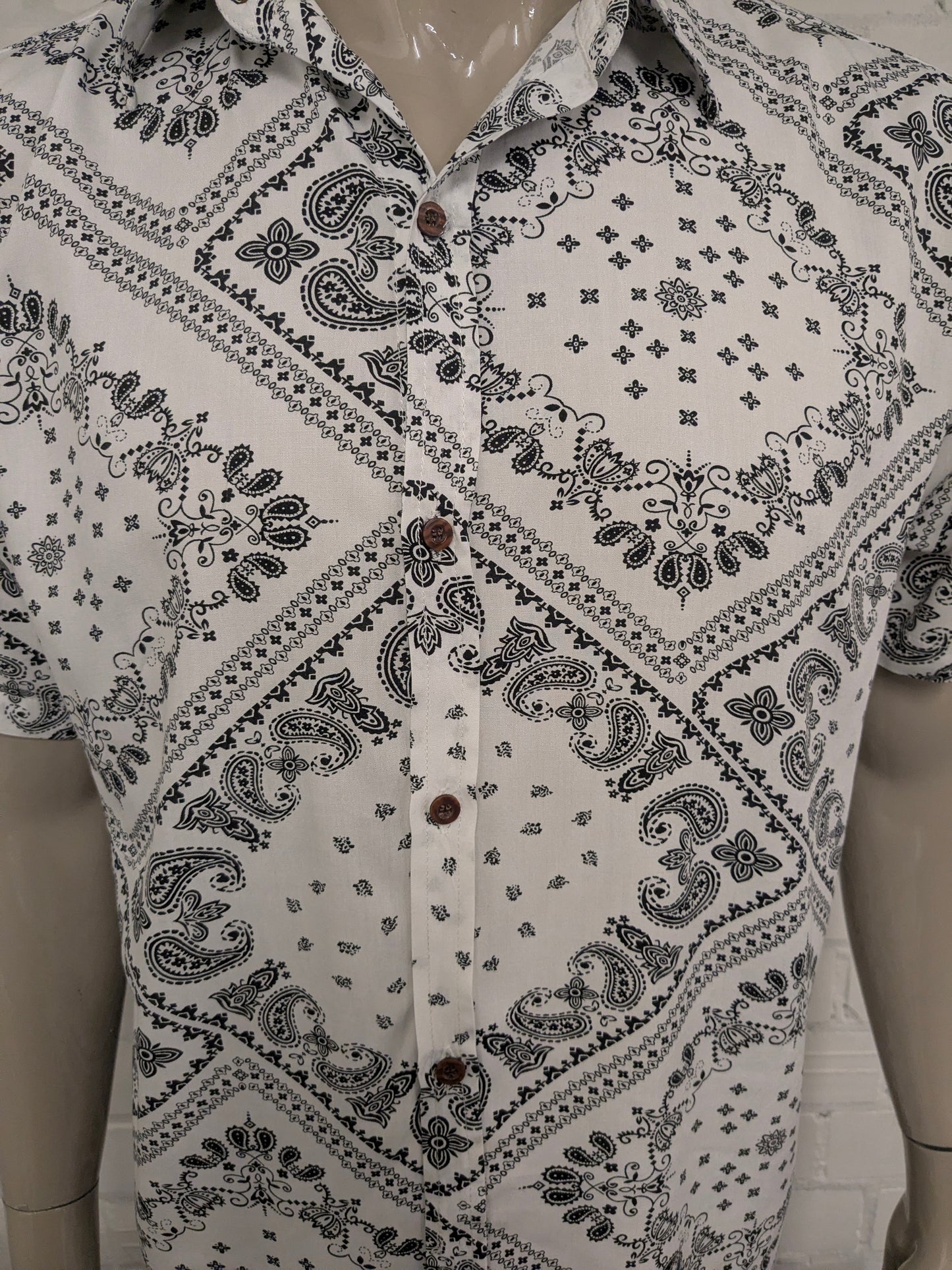 J.J.Dao shop overhemd korte mouw. Beige Zwarte print. Maat XL.