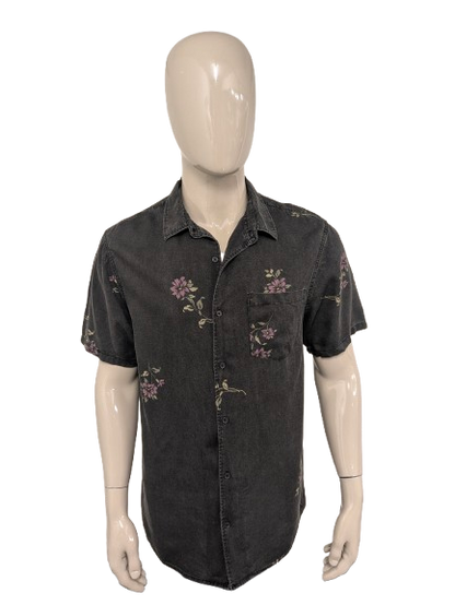 Factorie overhemd korte mouw. Zwart Grijs Paars Groene bloemen print. Maat L.