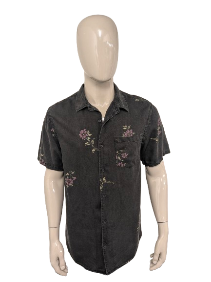 Factorie overhemd korte mouw. Zwart Grijs Paars Groene bloemen print. Maat L.