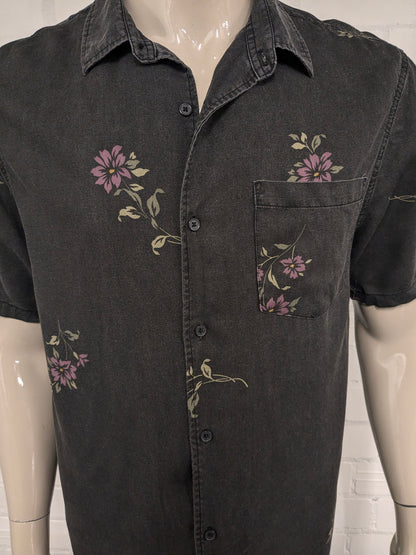 Factorie overhemd korte mouw. Zwart Grijs Paars Groene bloemen print. Maat L.