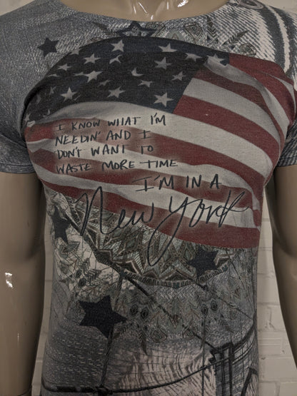 On Top shirt. Blauw Grijs Rode opdruk. Maat M.