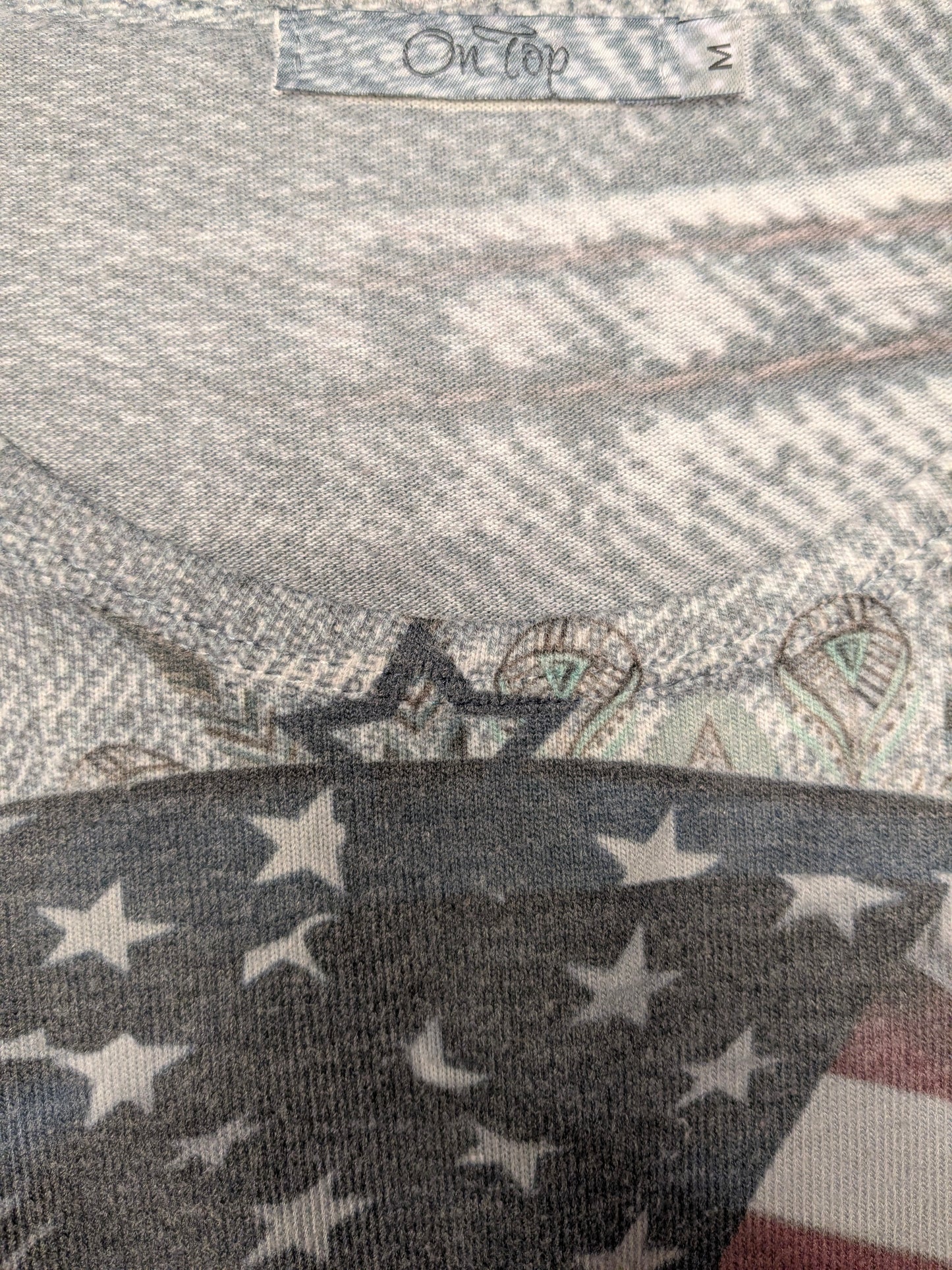 On Top shirt. Blauw Grijs Rode opdruk. Maat M.