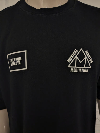 Edwin "Musical Mantra Meditation" shirt. Zwart met opdruk. Maat 2XL / XXL.
