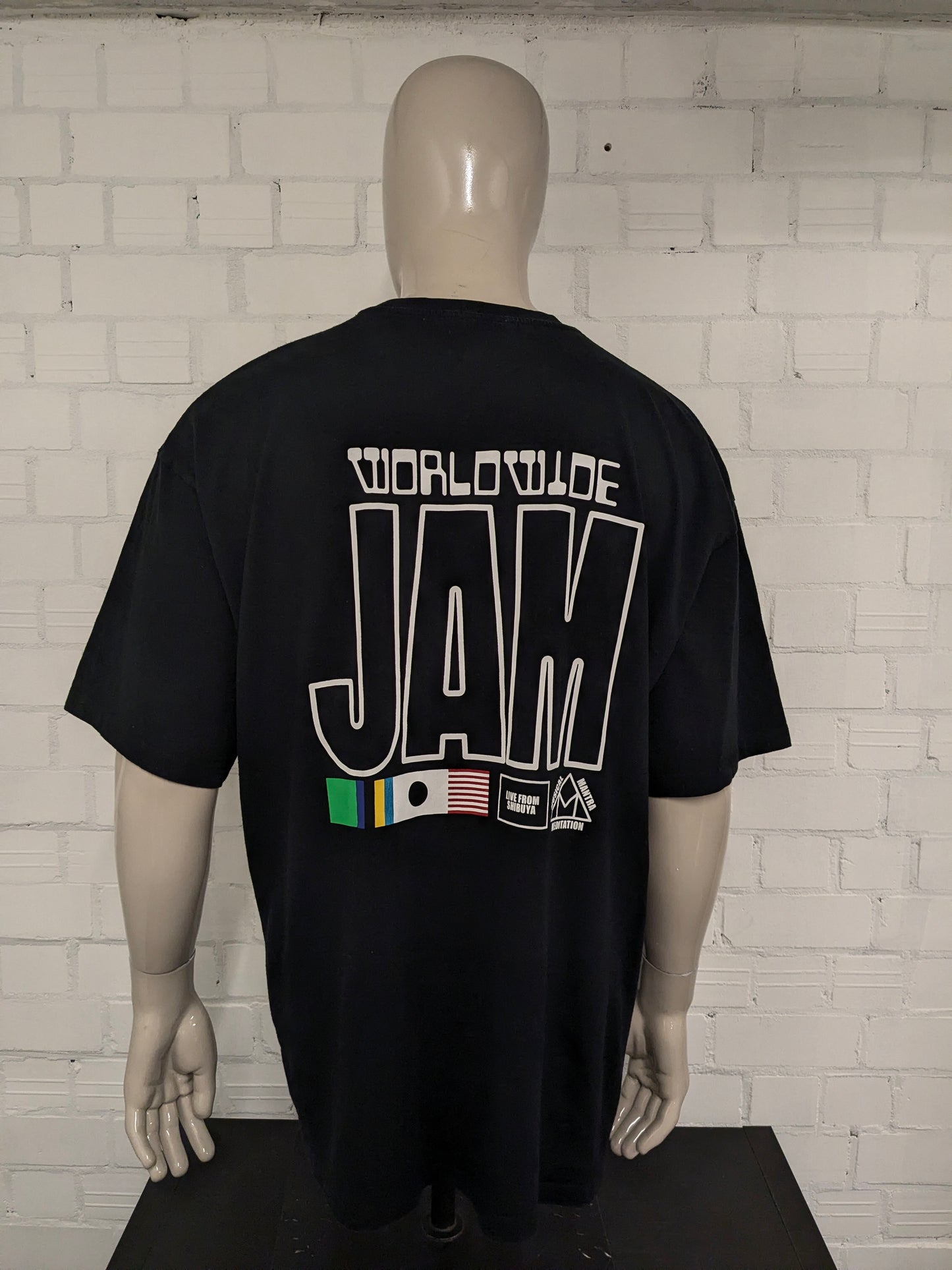 Edwin "Musical Mantra Meditation" shirt. Zwart met opdruk. Maat 2XL / XXL.