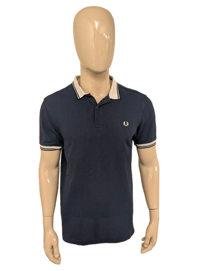 Fred Perry polo. Donker Blauw gekleurd. Maat L.