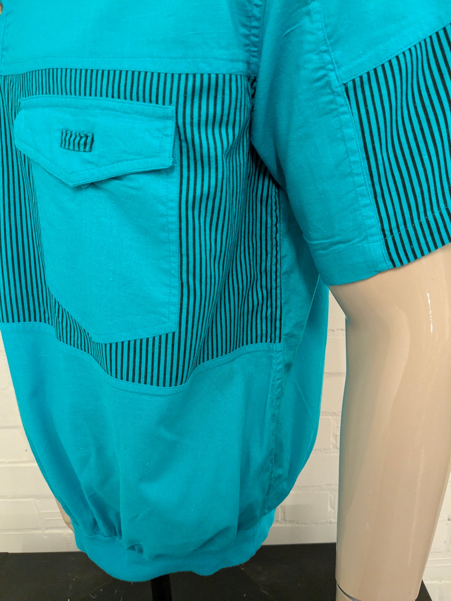 Vintage Street Rag Polo mit elastischem Band. Blau mit Aufdruck. Größe XL.