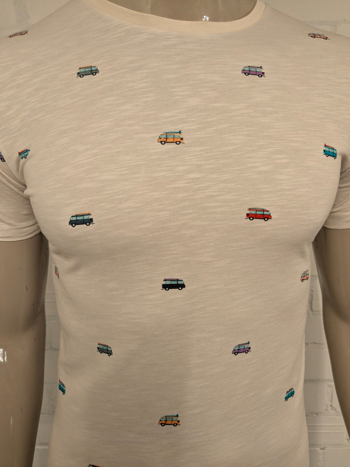 Kultivate shirt. Beige gemêleerd met auto print. Maat XS.