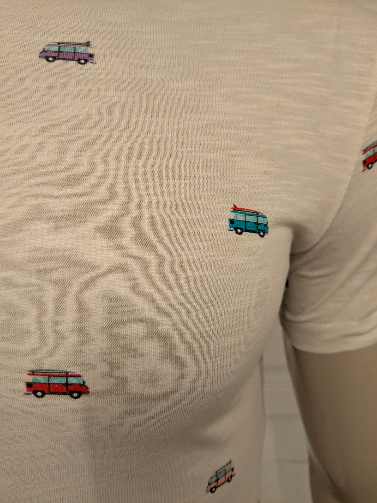 Kultivate shirt. Beige gemêleerd met auto print. Maat XS.