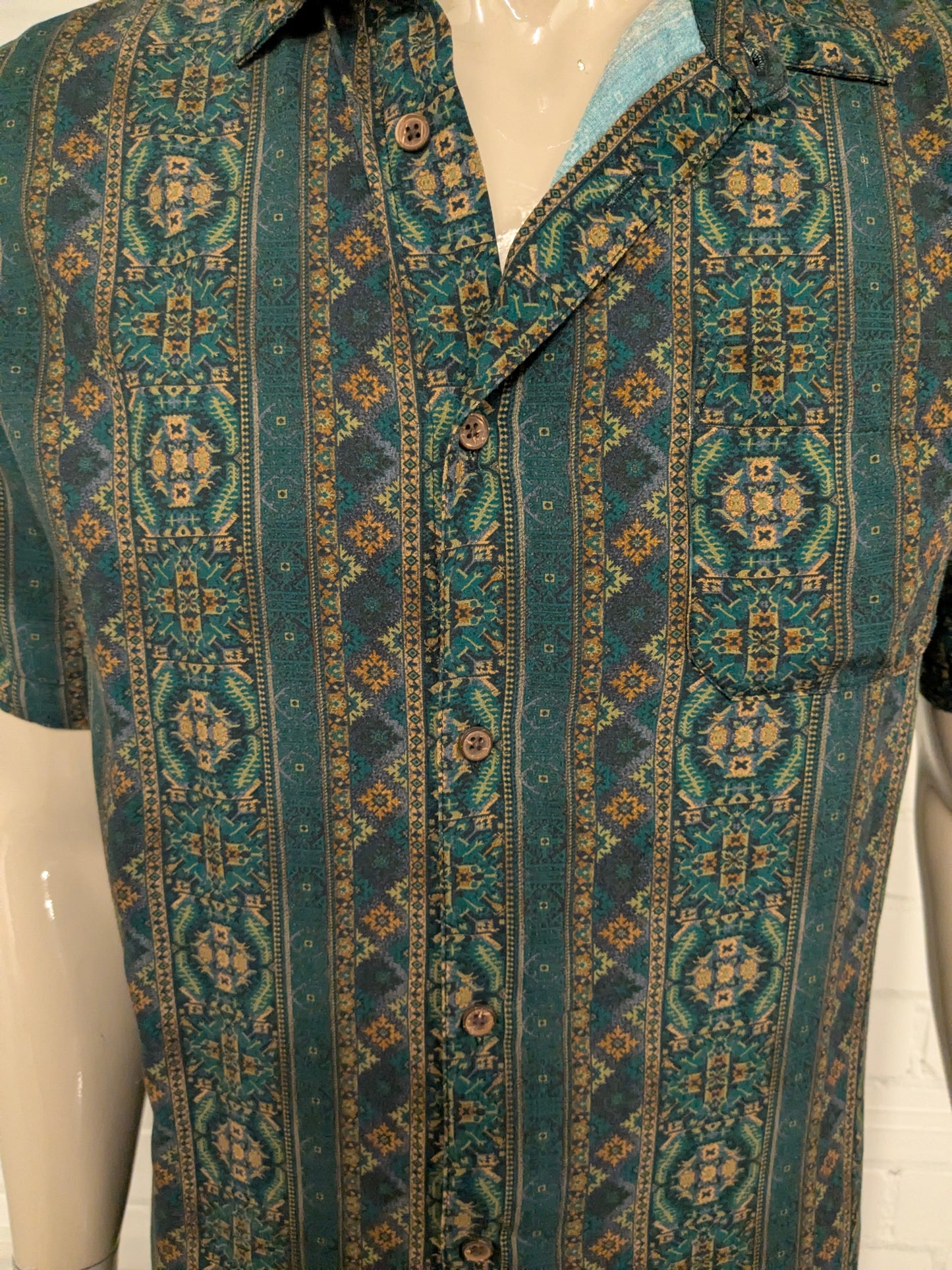 Common Need overhemd korte mouw. Groen Bruine print. Maat M.