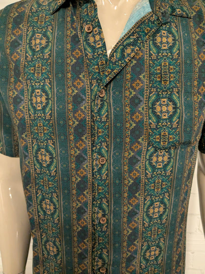 Common Need overhemd korte mouw. Groen Bruine print. Maat M.