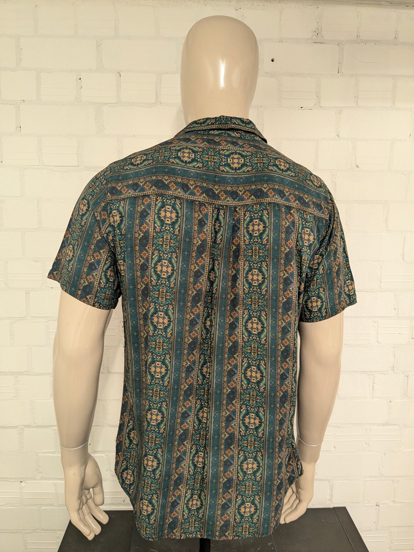 Common Need overhemd korte mouw. Groen Bruine print. Maat M.