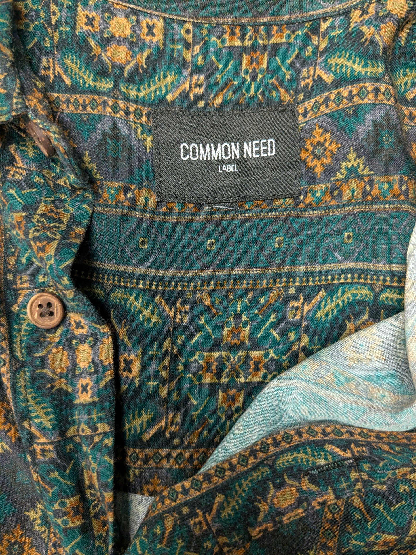 Common Need overhemd korte mouw. Groen Bruine print. Maat M.