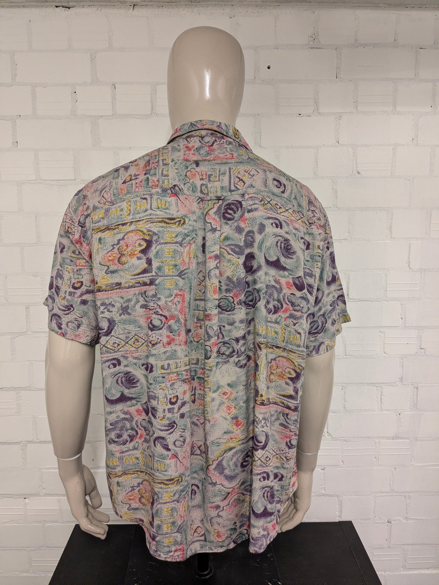 Vintage Play Back 80-90's overhemd korte mouw. Bruin Paars Geel Groene print. Maat 2XL / XXL.