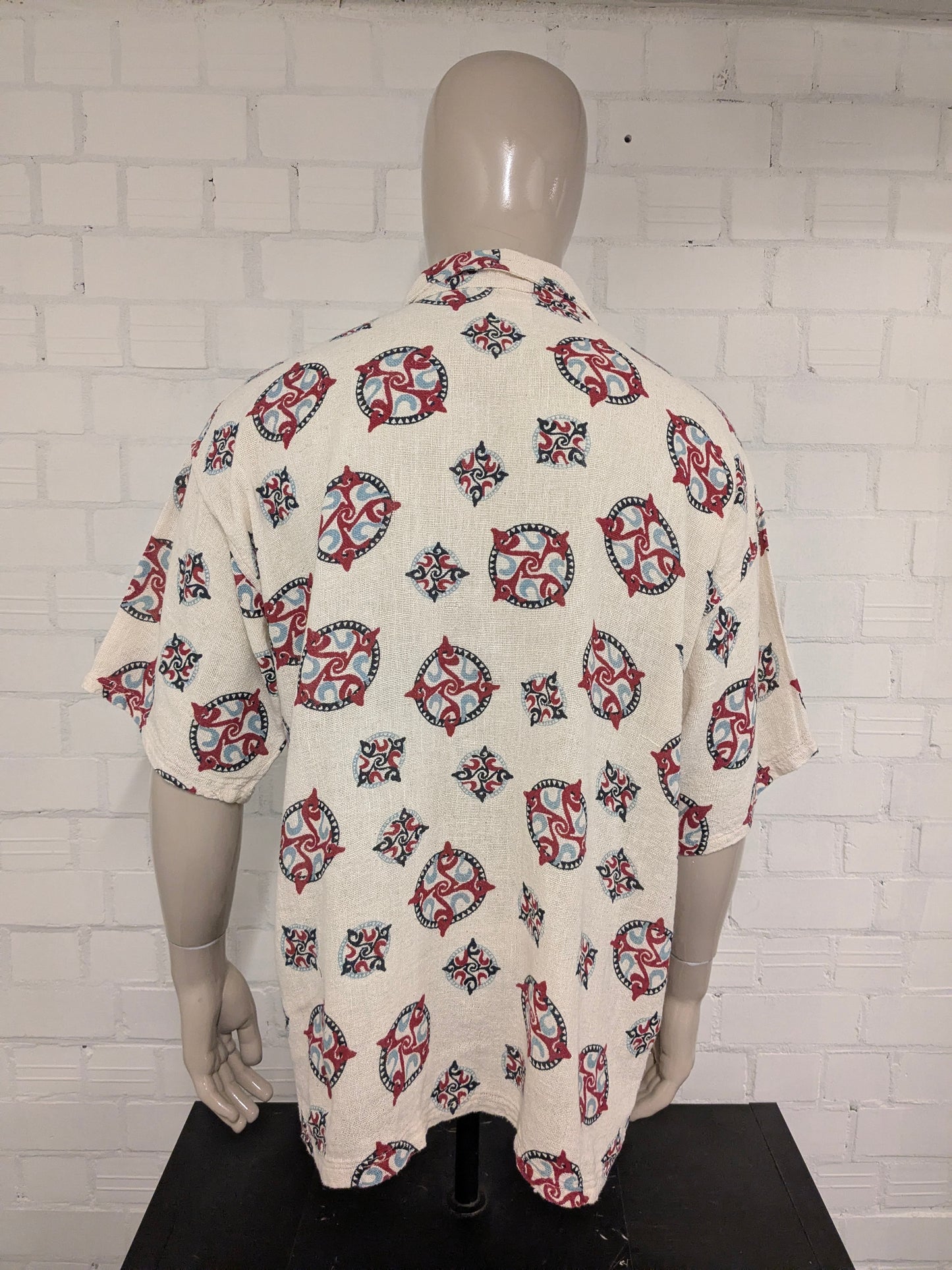 Vintage Tramontana polo met rits. Beige Rood Blauw Zwarte print. Maat 3XL / XXXL.